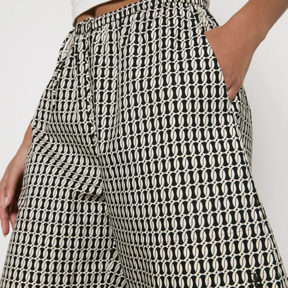 Shorts|Shorts|Dr. Martens By Malene Birger Siona Organic Cotton Monogram Shorts - DK 34/UK 6