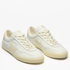Trainers|Veja Men's Panenka Leather Low Top Trainers - UK 8