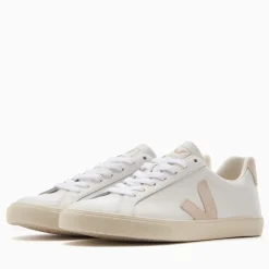 Trainers|Axel Arigato Veja Women's Esplar Leather Low-Top Trainers - UK 3