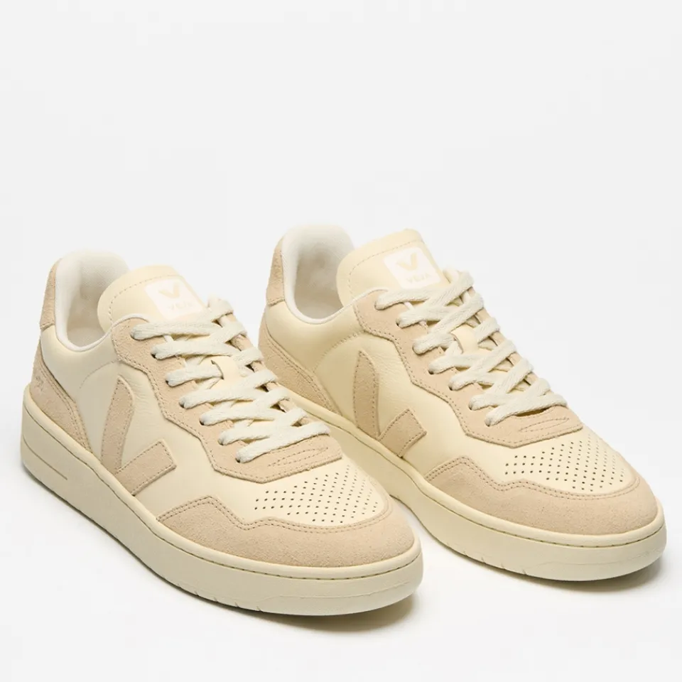 Trainers|Veja Women's V-90 Bastille Leather Trainers - UK 3